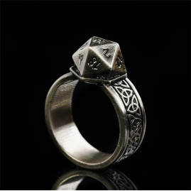 Silberner Ring mit Würfel...